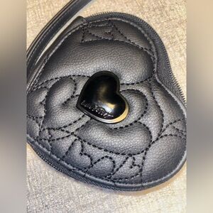 Betsey Johnson Luv Betsey Black Quilted Heart Zip Change Wallet Wristlet Pouche